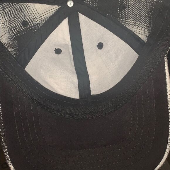 White and Black buffalo cap - Picture 4 of 4